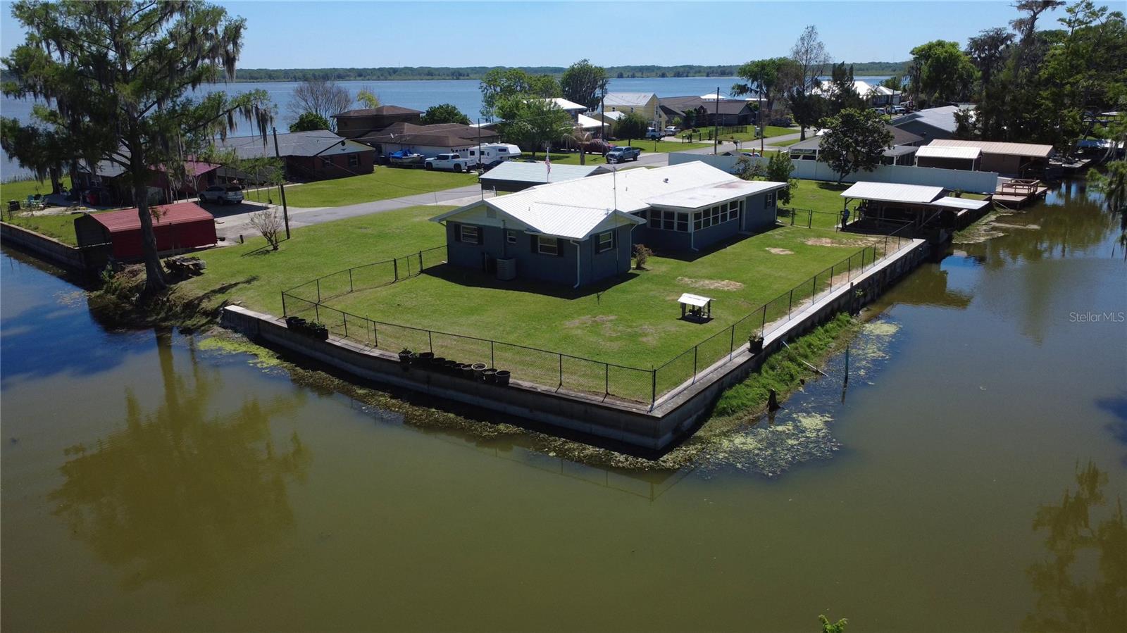 664 Cr 467, Lake Panasoffkee, FL 33538