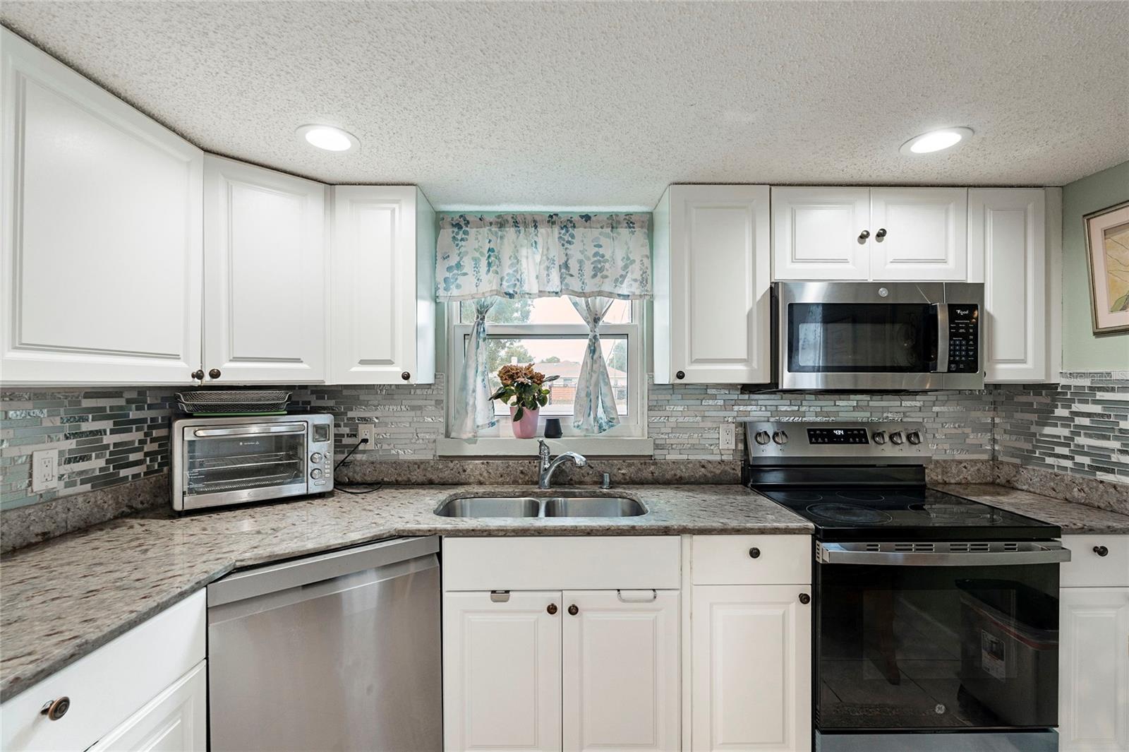 7067 Jarvis, Sarasota, FL 34241