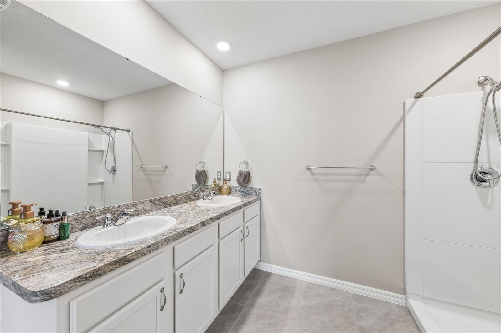 109 Sofia, Lake Alfred, FL 33850