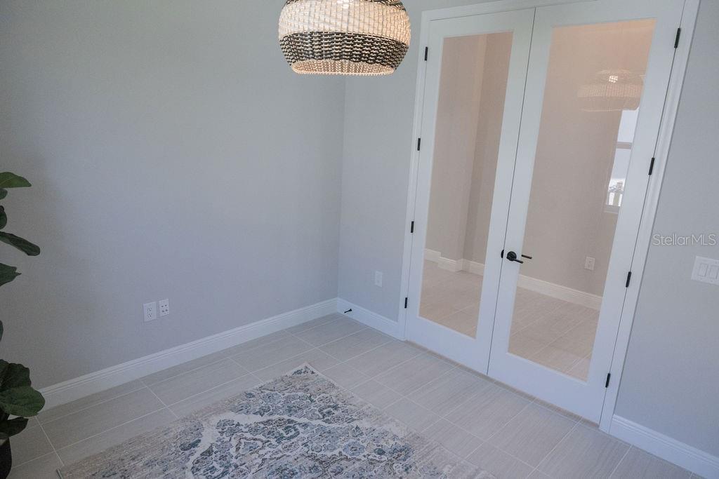 8100 Slipway, Sarasota, FL 34240