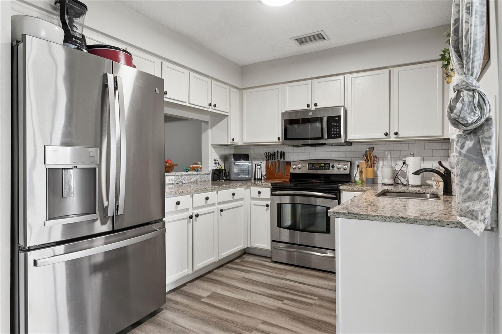 425 Kensington Lake, Brandon, FL 33511