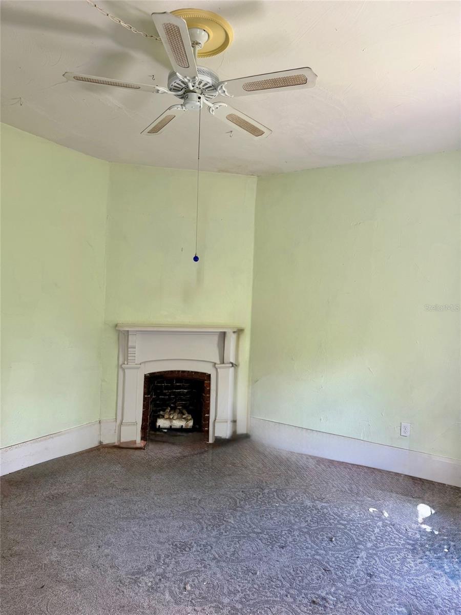 117 Brooksville, Brooksville, FL 34601