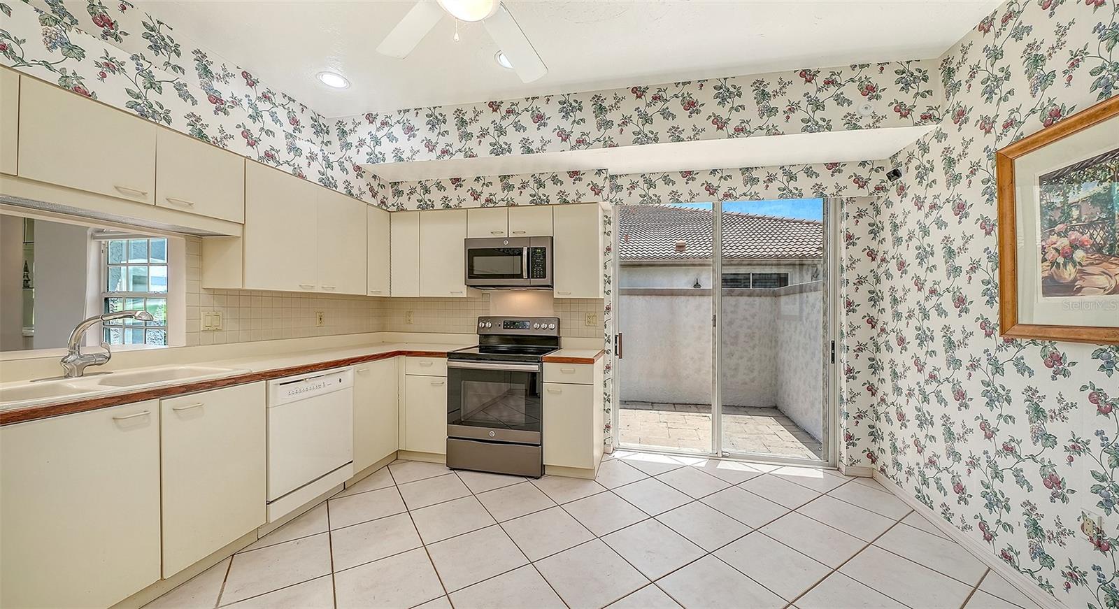 3864 Chatsworth Greene Unit 10, Sarasota, FL 34235
