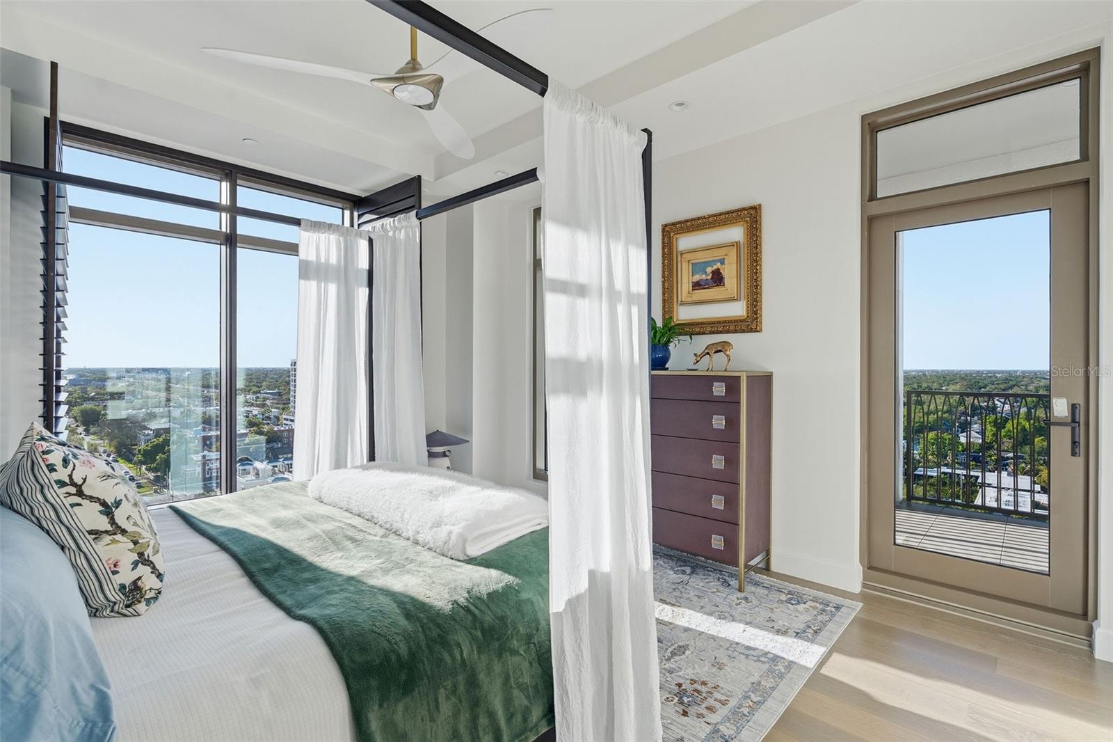 126 4th Unit 1401, St Petersburg, FL 33701