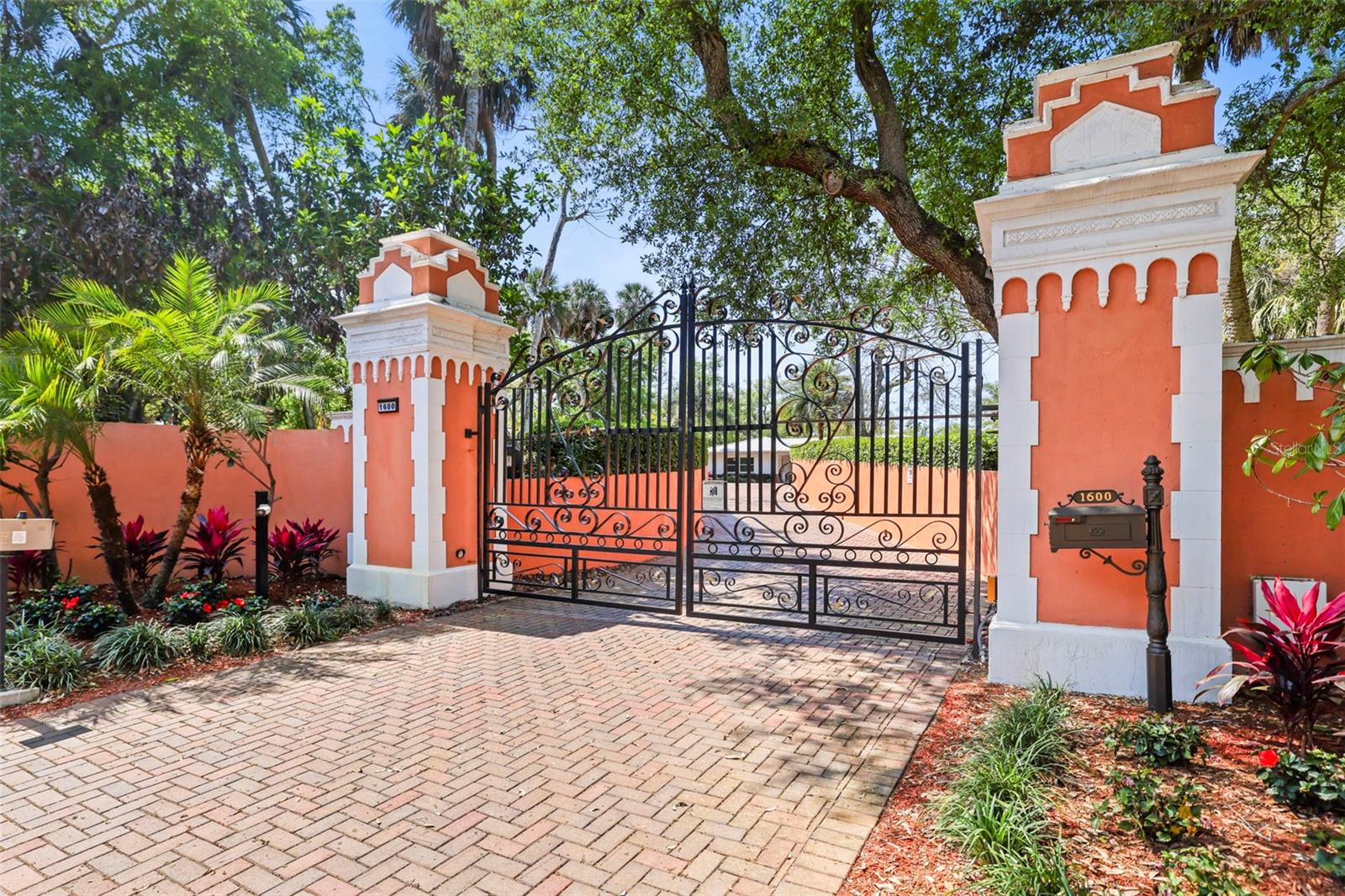 1600 Park, St Petersburg, FL 33710