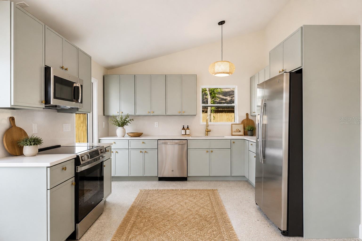 419 64th, St Petersburg, FL 33705