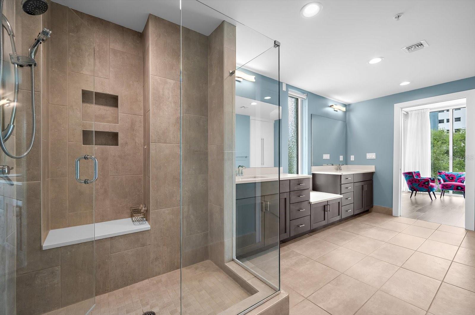 176 4th Unit 201, St Petersburg, FL 33701