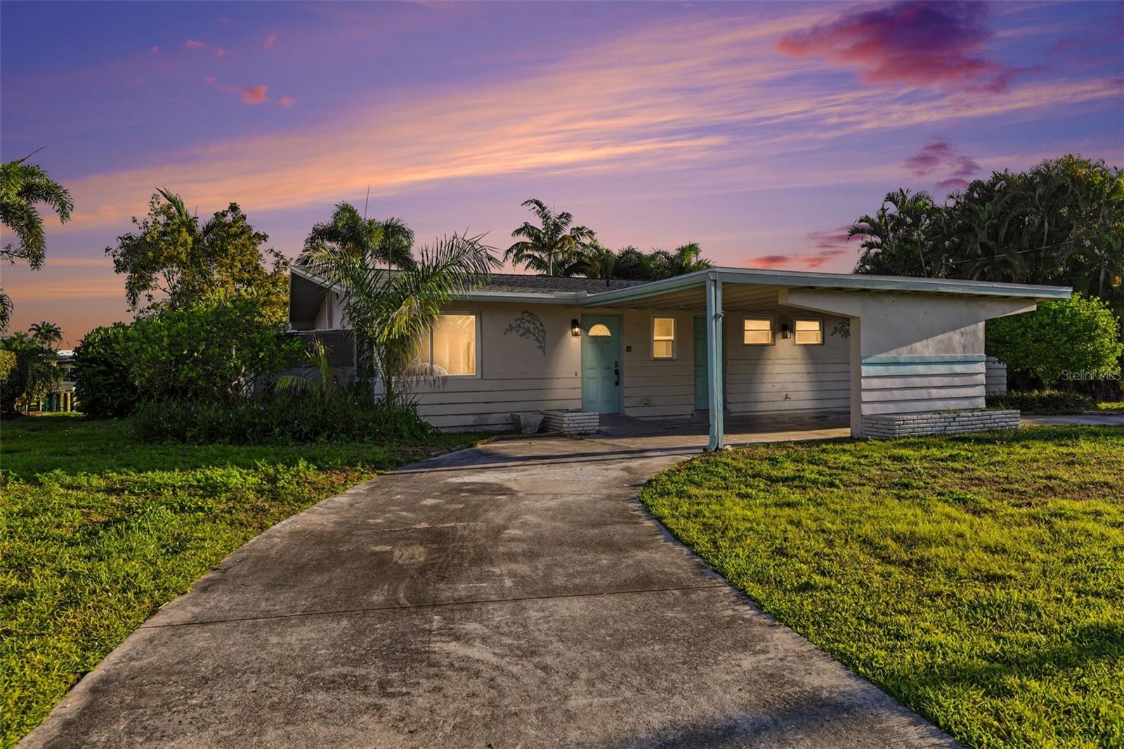 468 Grenier, North Fort Myers, FL 33903