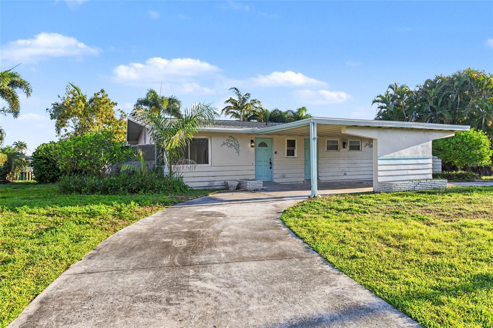 468 Grenier, North Fort Myers, FL 33903