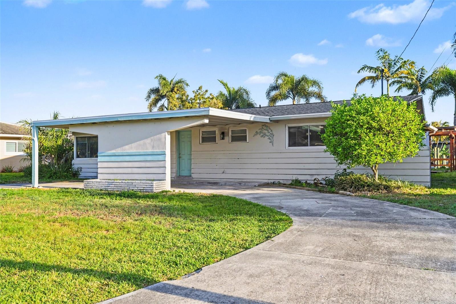 468 Grenier, North Fort Myers, FL 33903