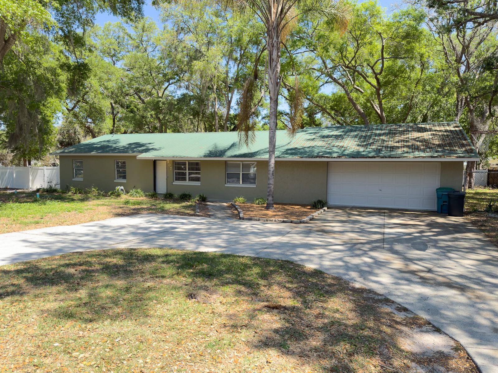 207 Mandarin Ln, Fruitland Park, FL 34731