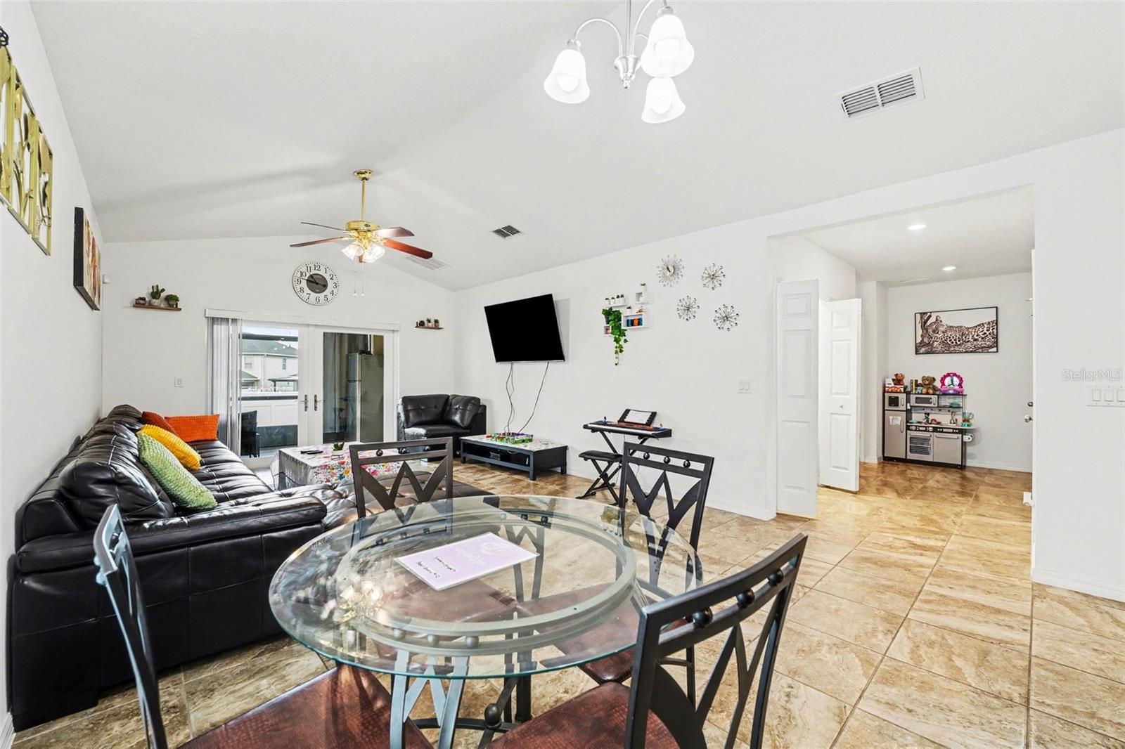 815 Montgomery, Davenport, FL 33897