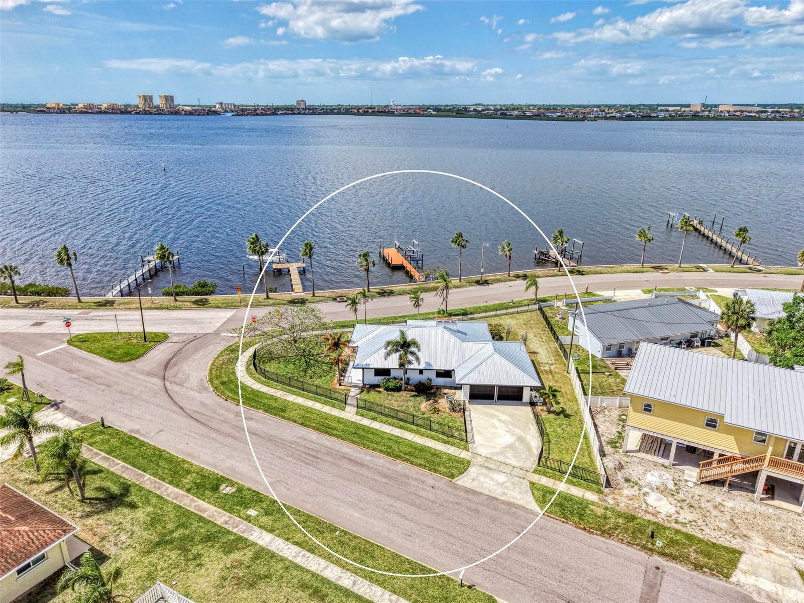 1822 Riverside, Bradenton, FL 34208