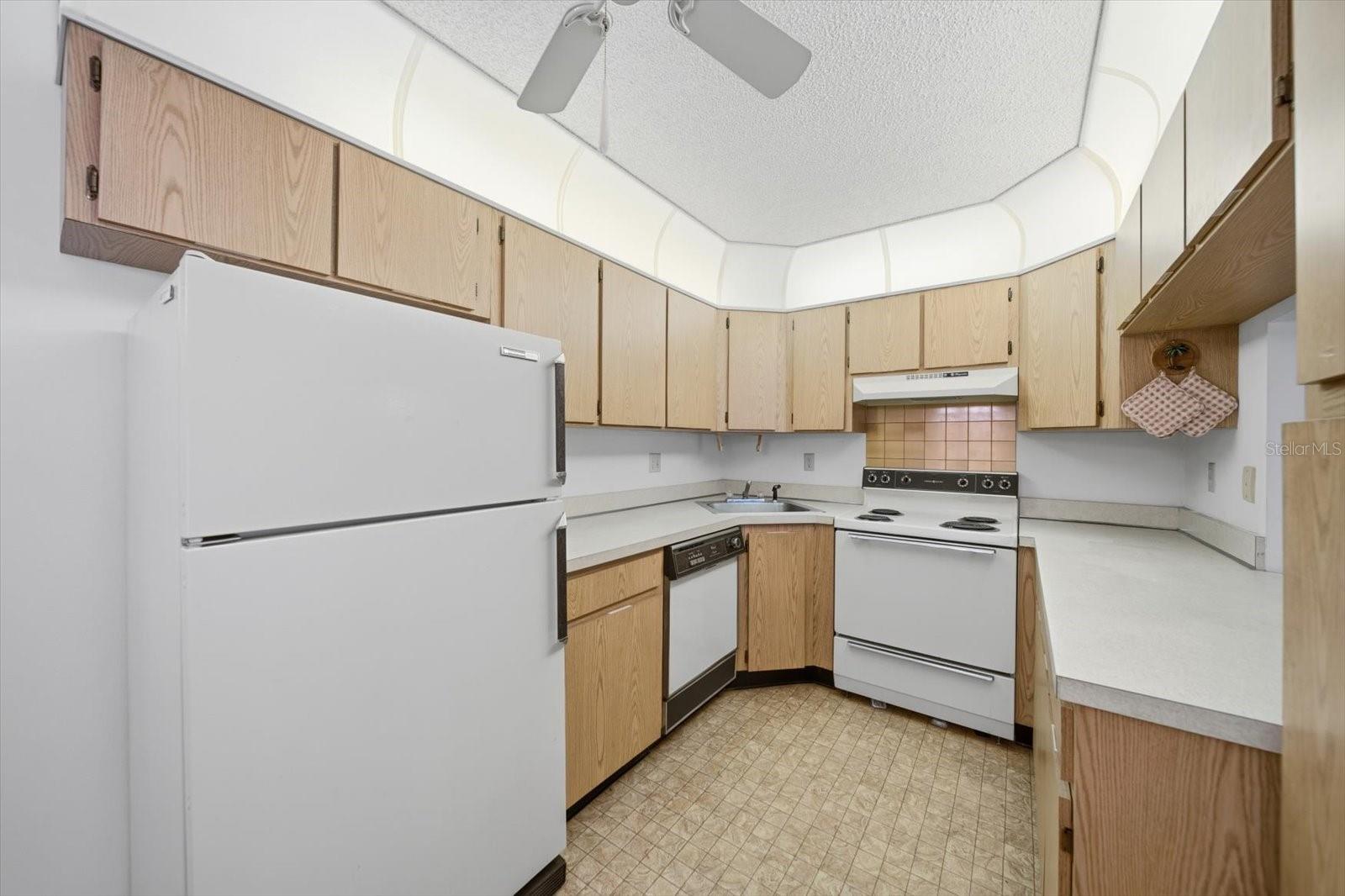 1441 Pine Glen Unit E2, Tarpon Springs, FL 34688