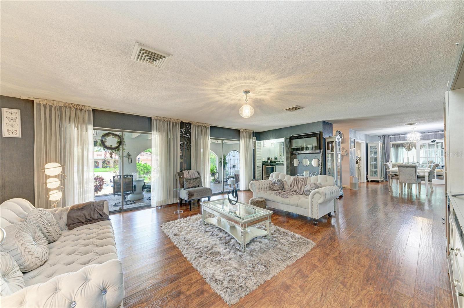 7236 Las Casas Dr, Sarasota, FL 34243