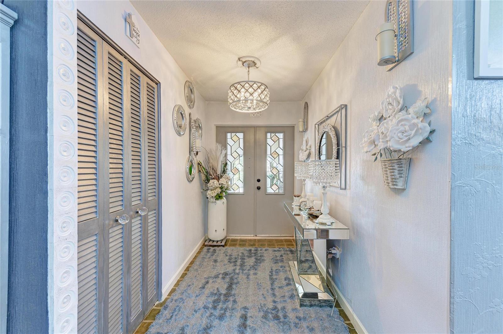 7236 Las Casas Dr, Sarasota, FL 34243
