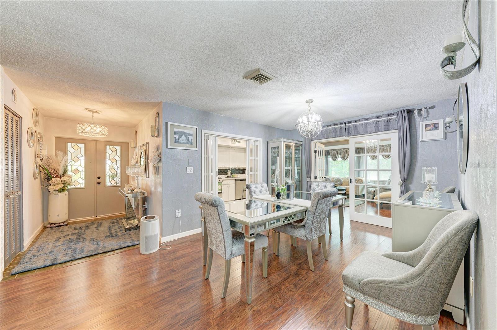 7236 Las Casas Dr, Sarasota, FL 34243