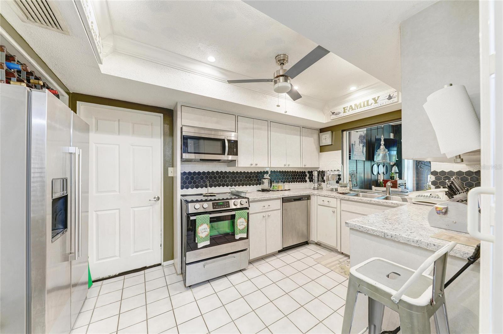 7236 Las Casas Dr, Sarasota, FL 34243