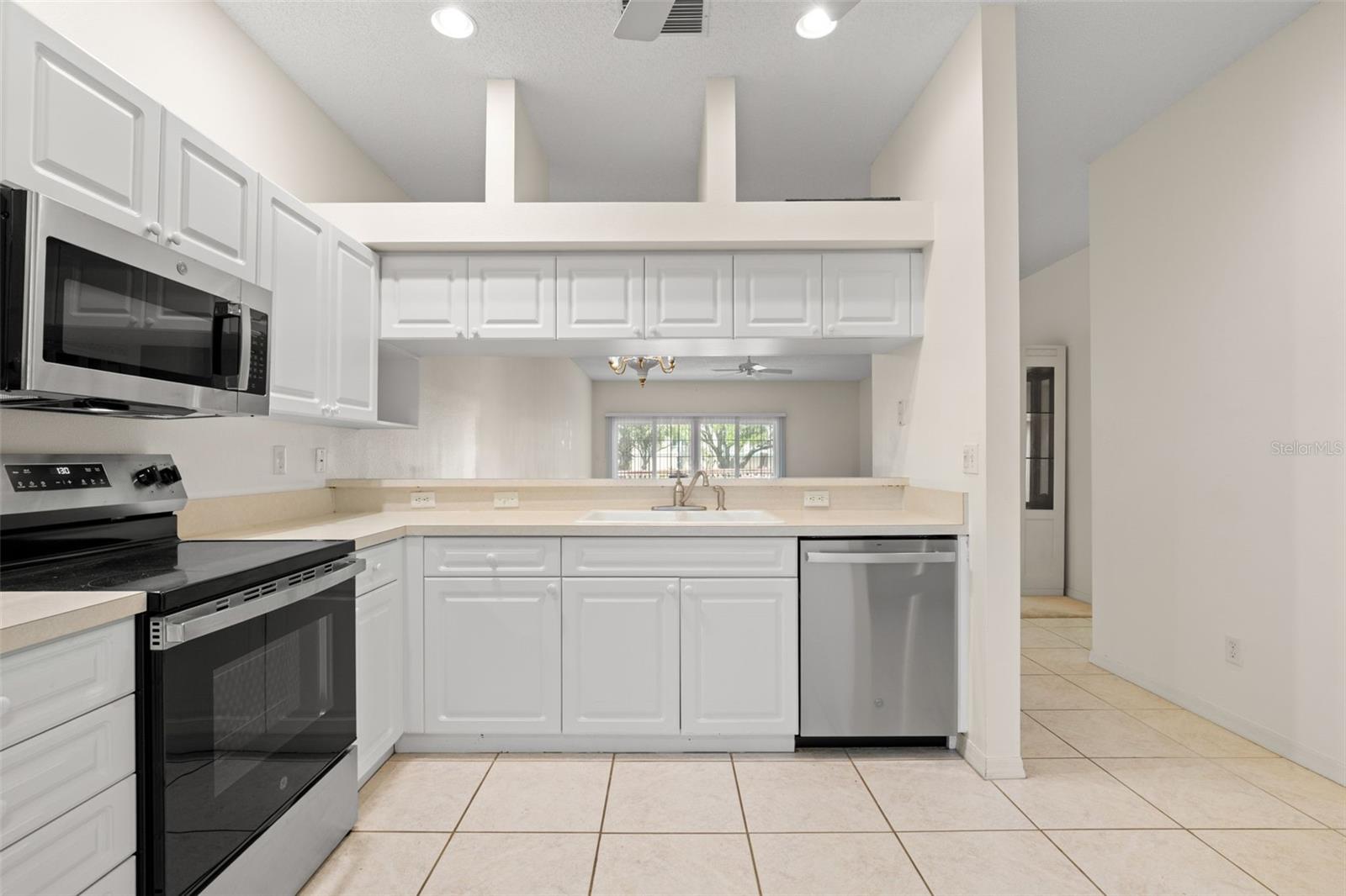 6600 100th Unit 24b, St Petersburg, FL 33708