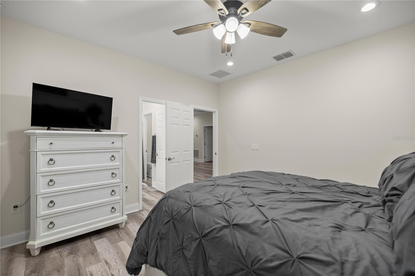 2 Magnolia Pass, Ocklawaha, FL 32179