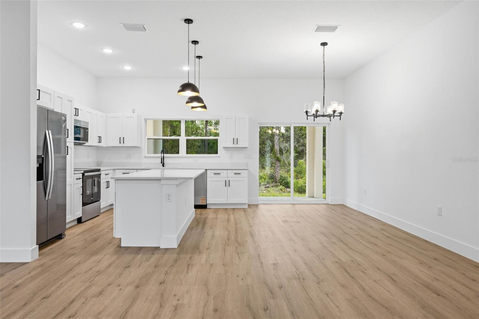 33 Fisher, Ocklawaha, FL 32179