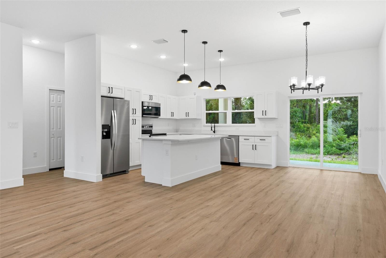 33 Fisher, Ocklawaha, FL 32179