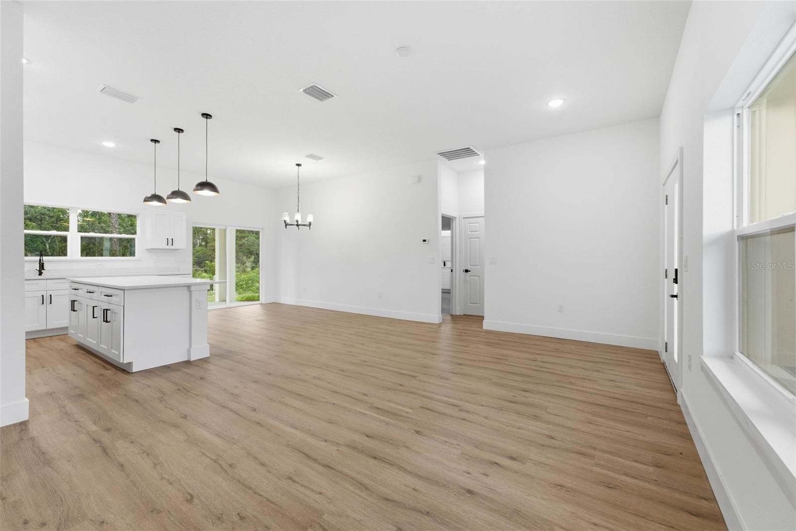 33 Fisher, Ocklawaha, FL 32179