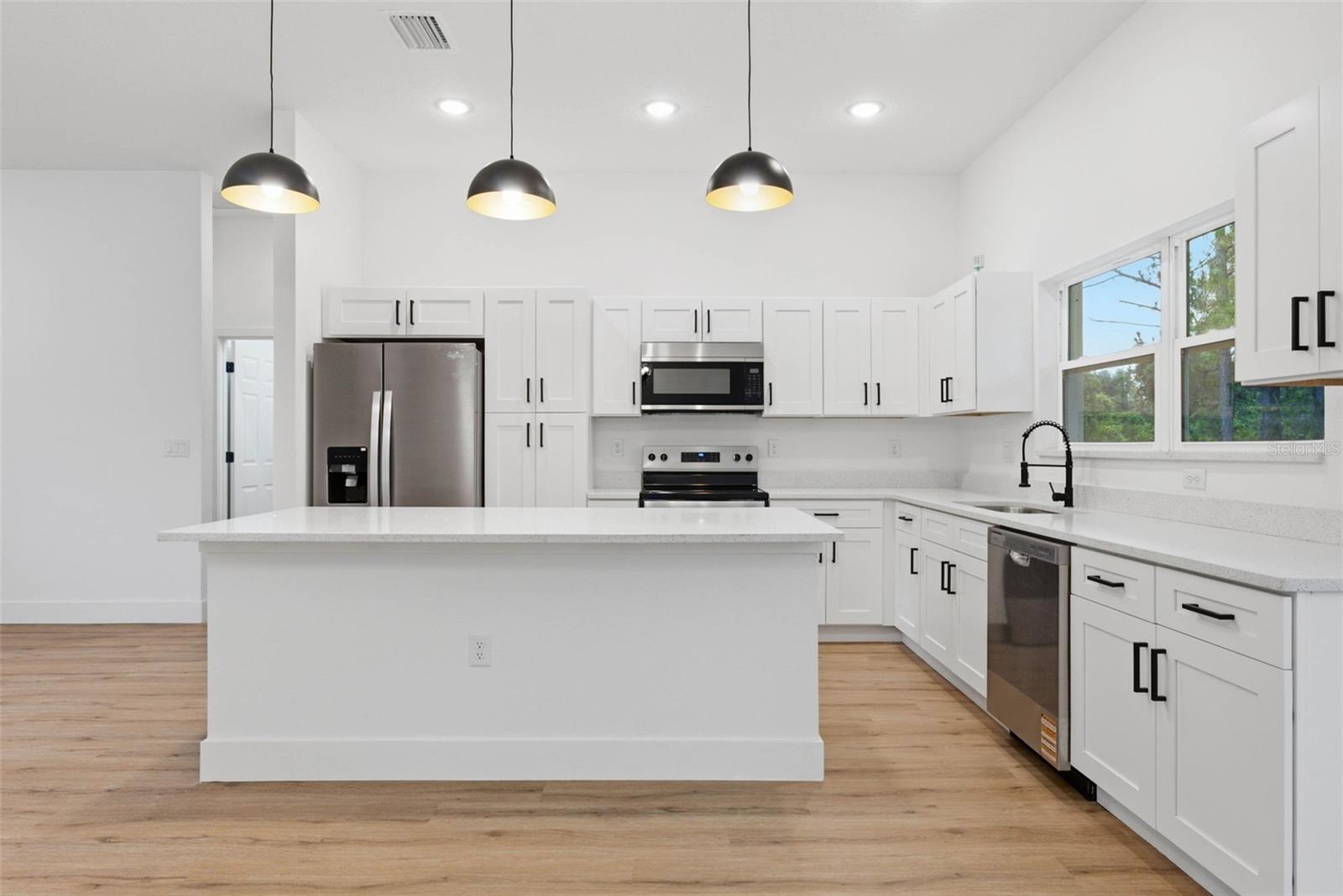 33 Fisher, Ocklawaha, FL 32179