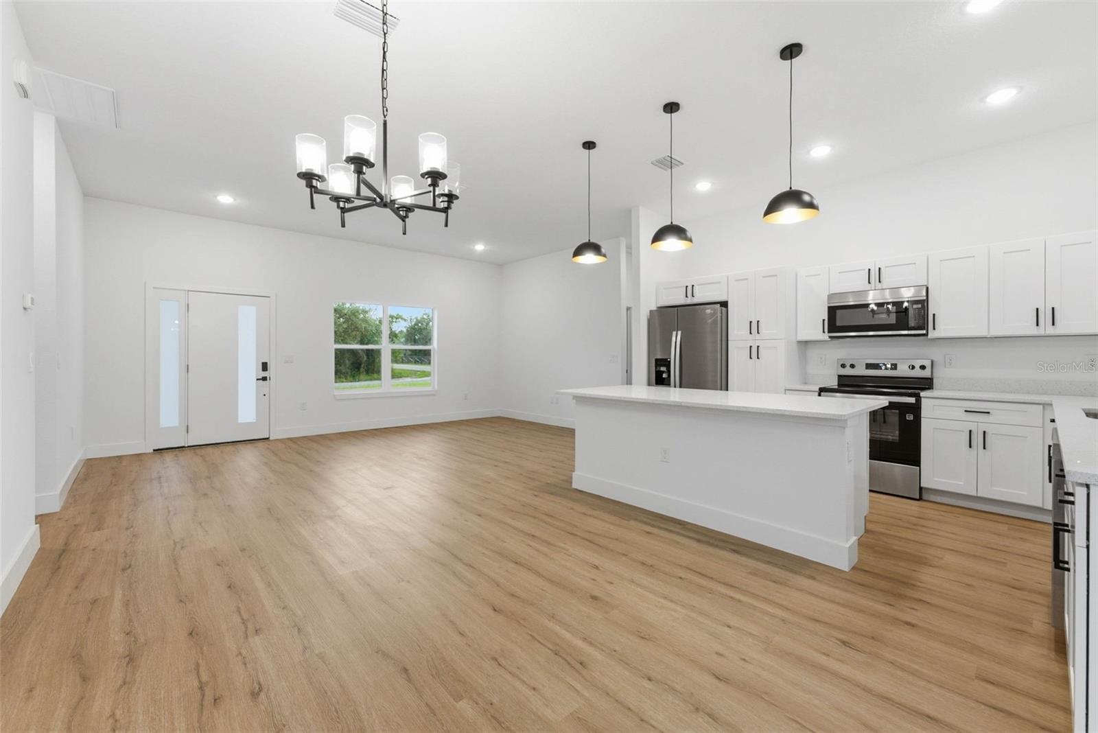33 Fisher, Ocklawaha, FL 32179