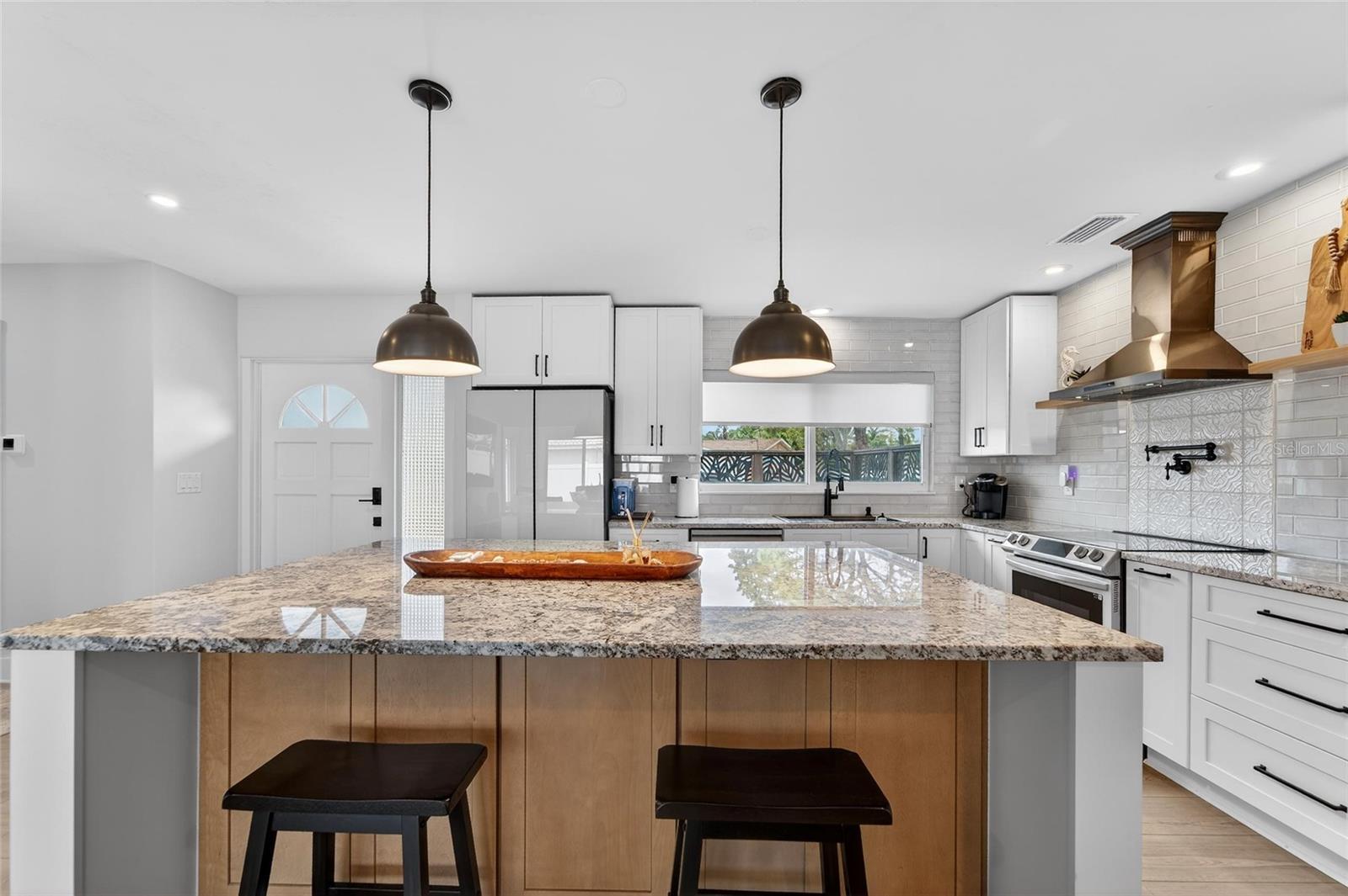 2 79th, St Petersburg, FL 33707