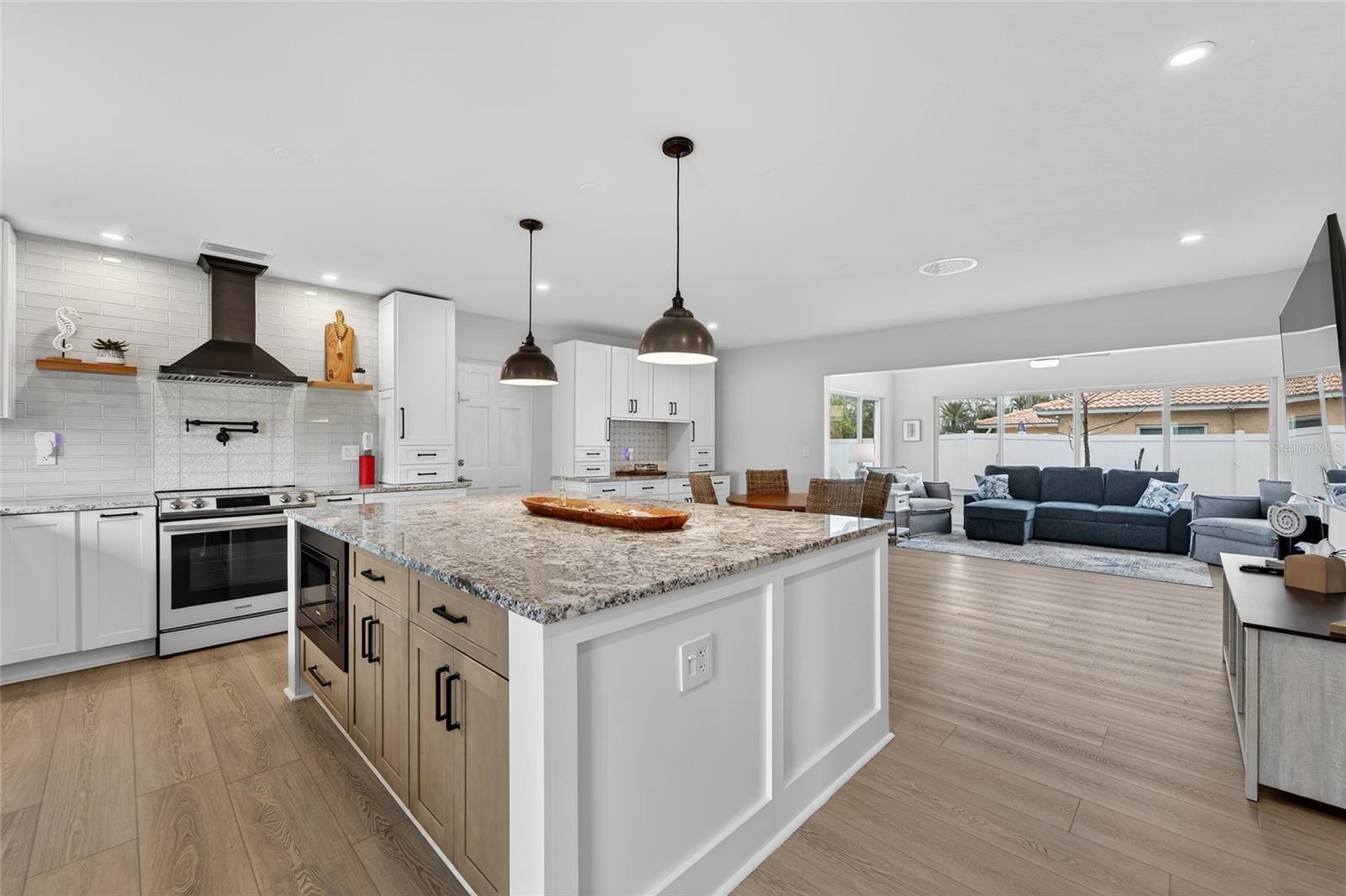 2 79th, St Petersburg, FL 33707