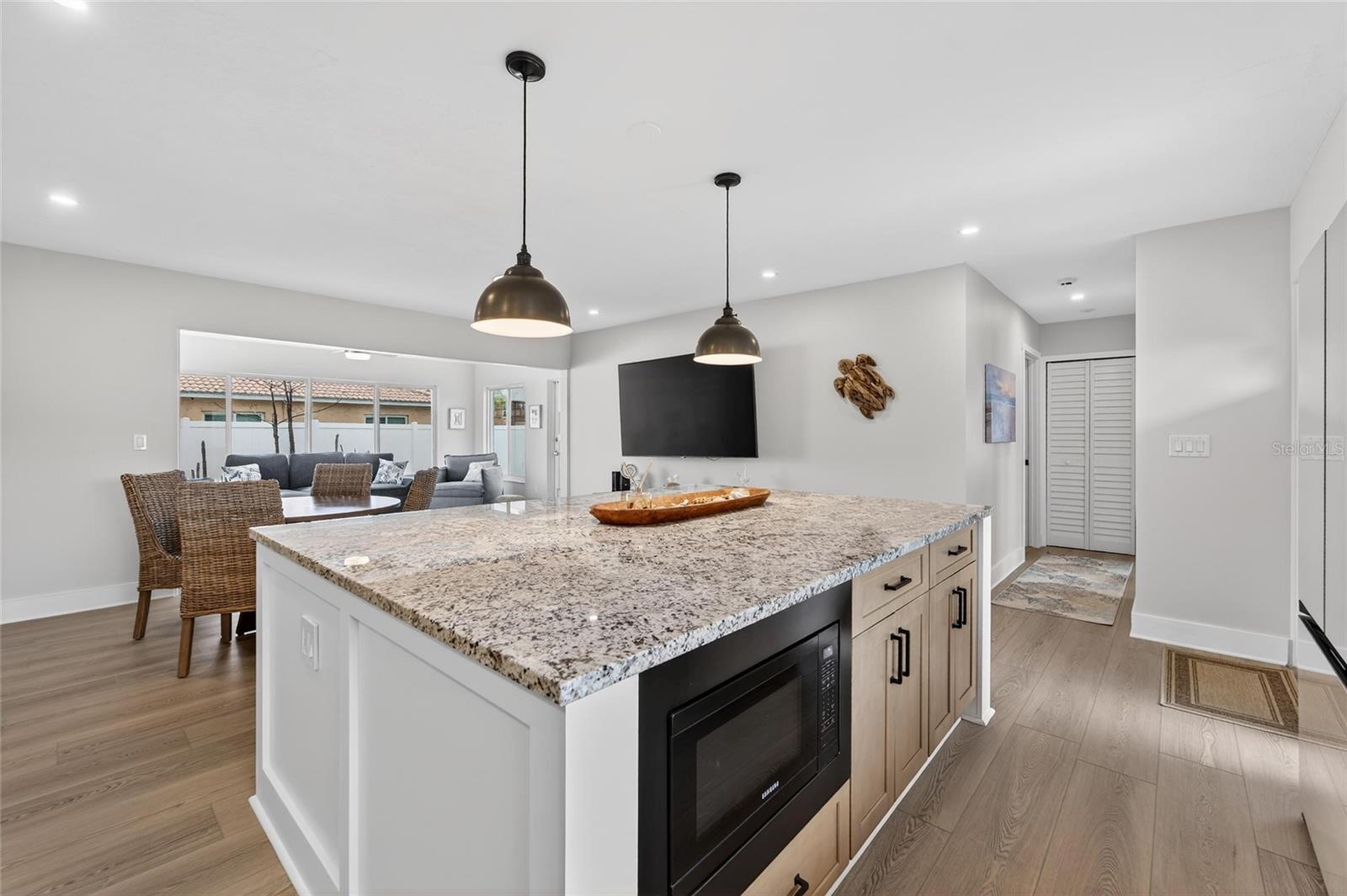 2 79th, St Petersburg, FL 33707