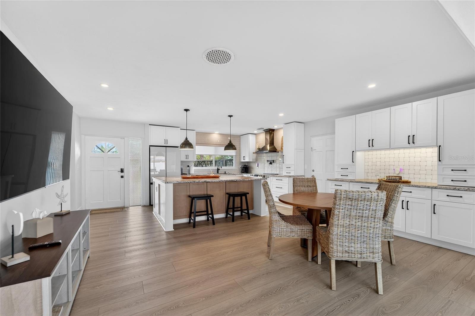 2 79th, St Petersburg, FL 33707