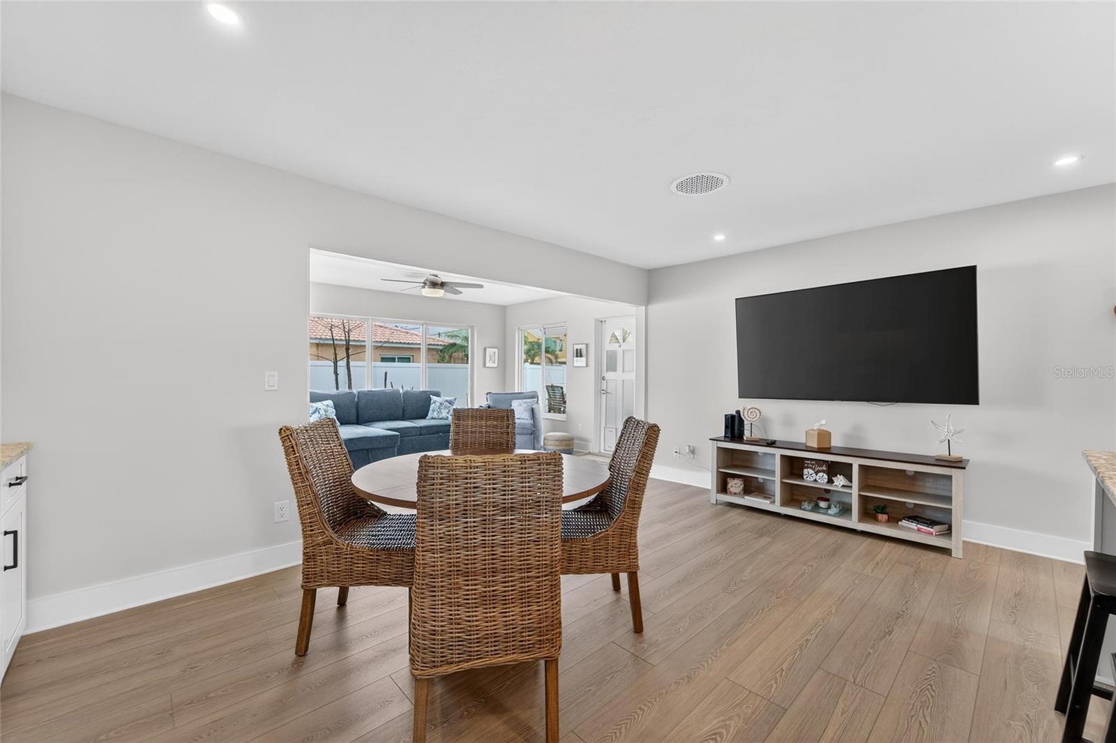 2 79th, St Petersburg, FL 33707
