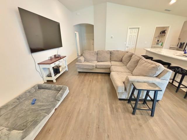 737 Daphne, Polk City, FL 33868