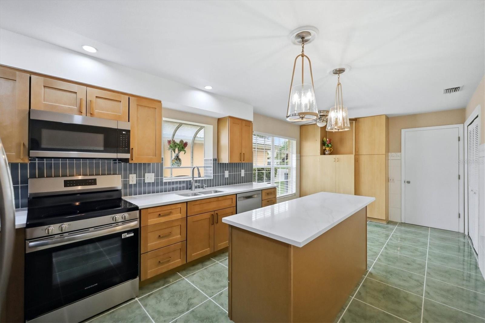 4738 Dundee, Bradenton, FL 34210