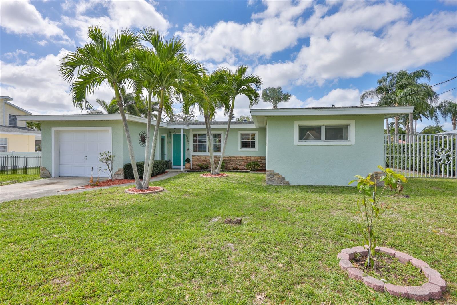 6907 9th, Bradenton, FL 34209