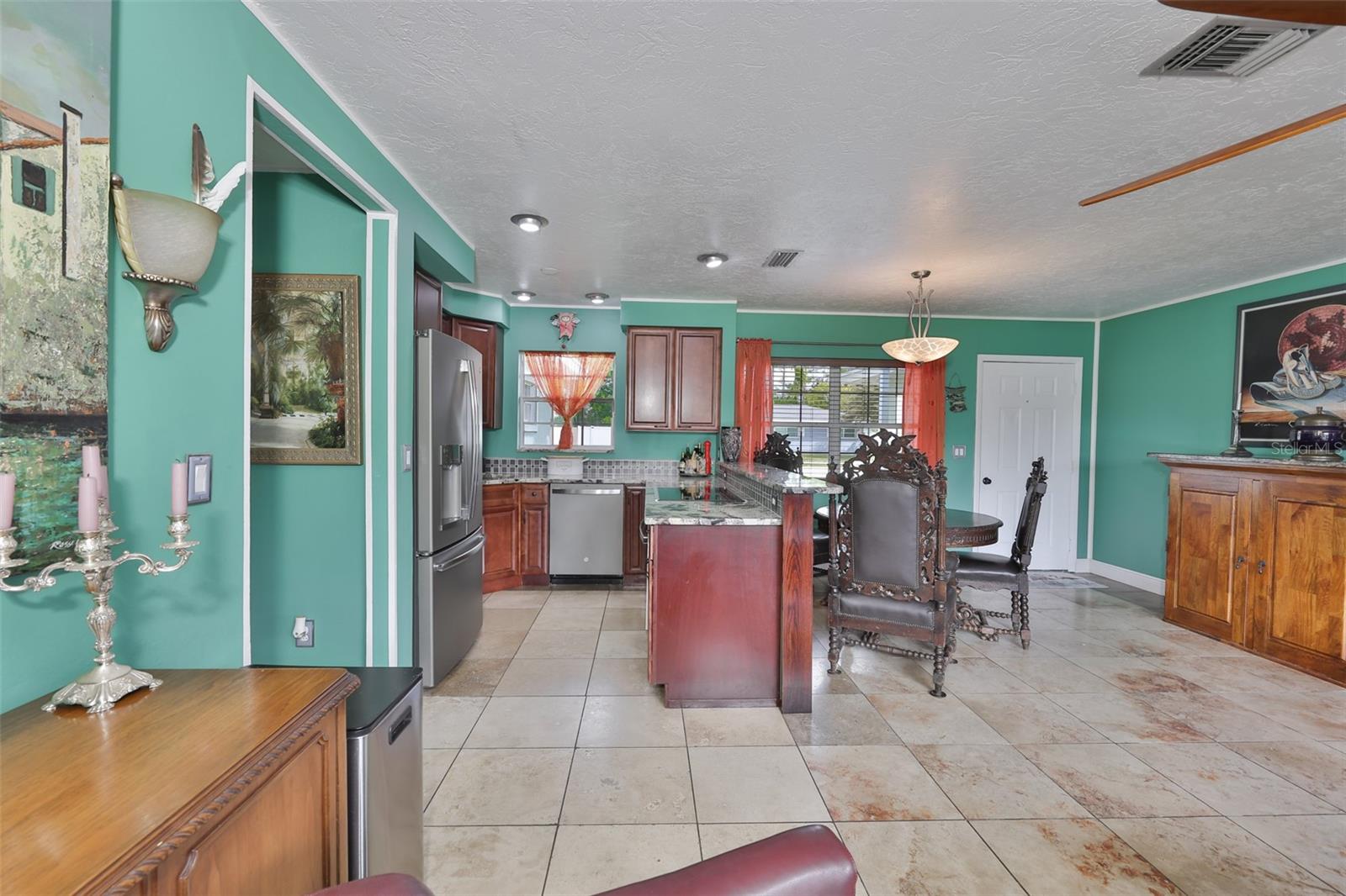 6907 9th, Bradenton, FL 34209