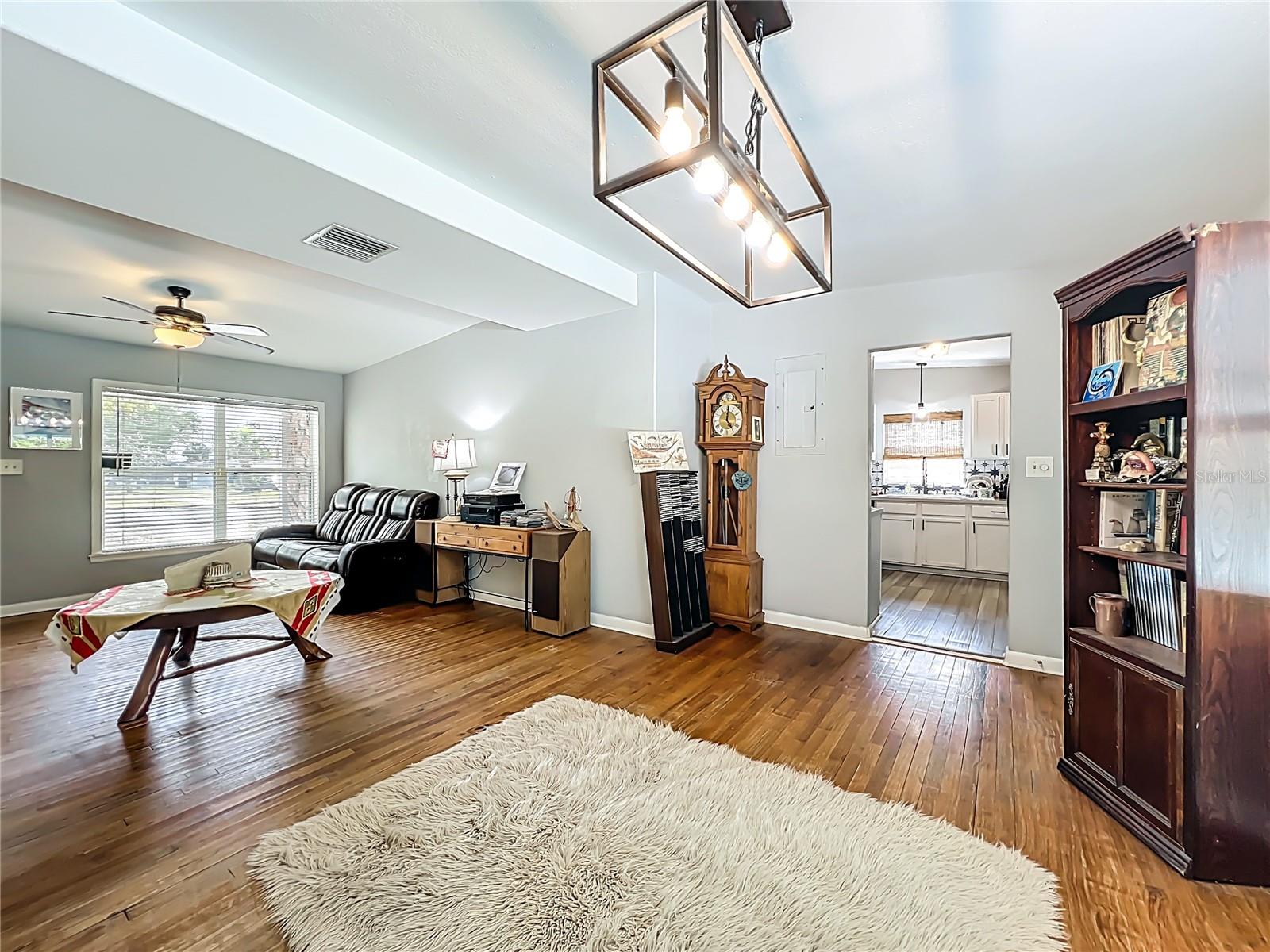 1700 Edmundshire, Orlando, FL 32812