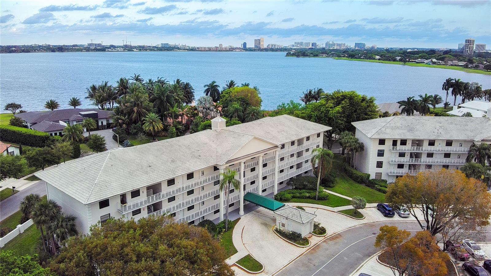 3635 Whitehall Unit 401, West Palm Beach, FL 33401