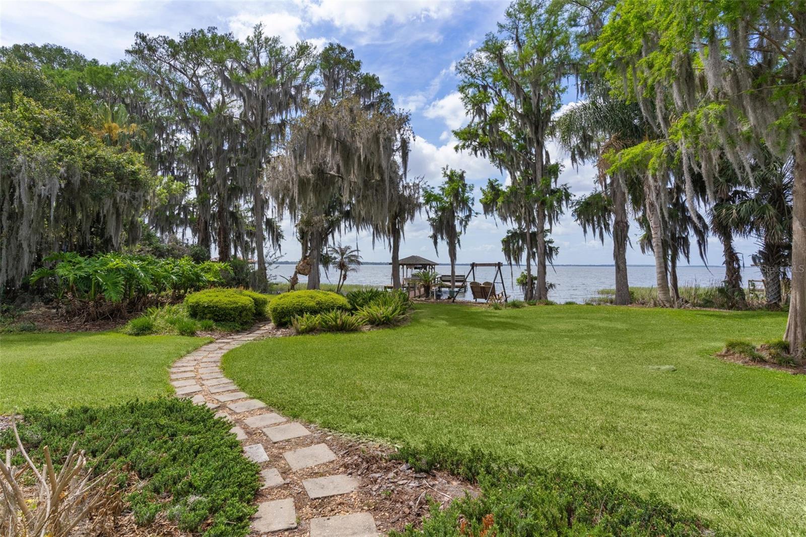 60 Sand Lake, Eustis, FL 32726