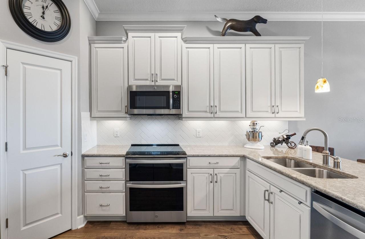 6057 Moorings, St Petersburg, FL 33712