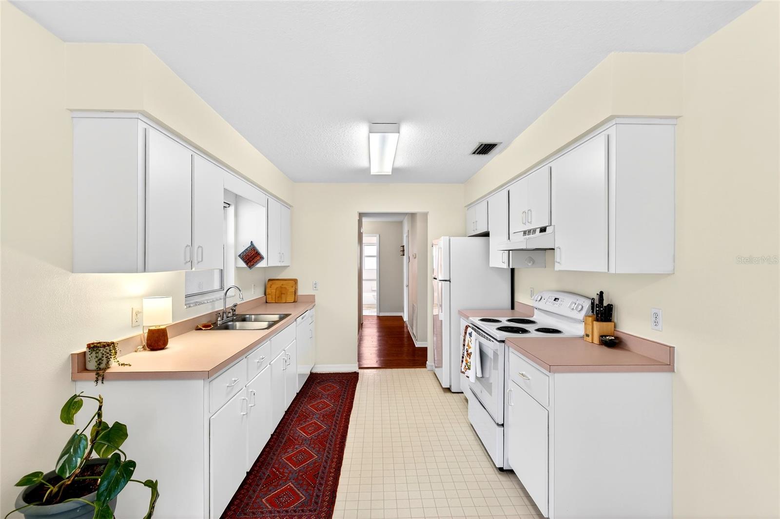 10 Almond, Ocala, FL 34472