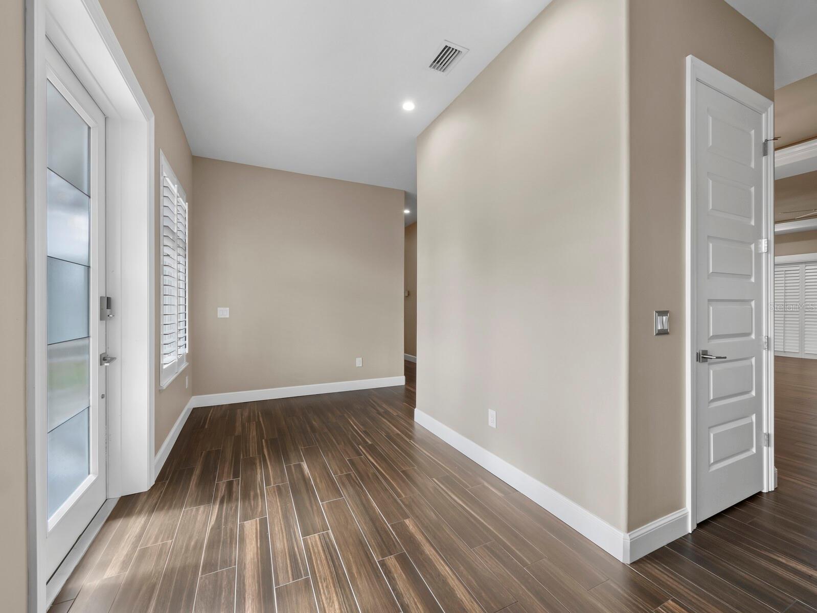 5618 Britannia, Sarasota, FL 34231