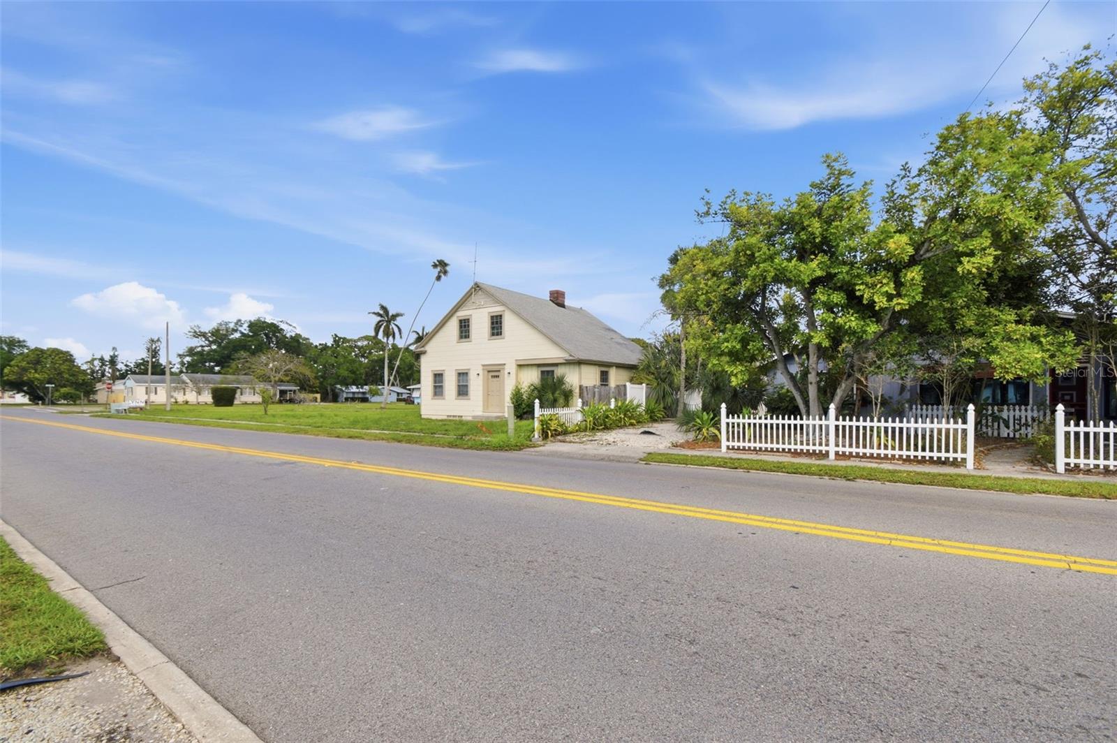 2513 16th, Bradenton, FL 34205