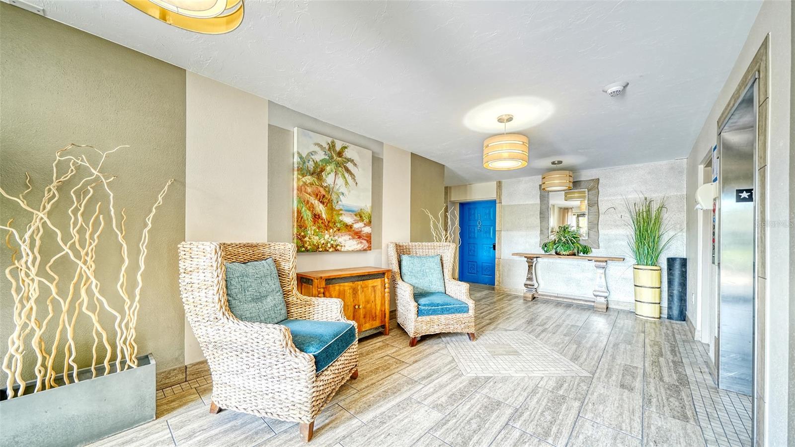 225 Hourglass Unit 202, Sarasota, FL 34242