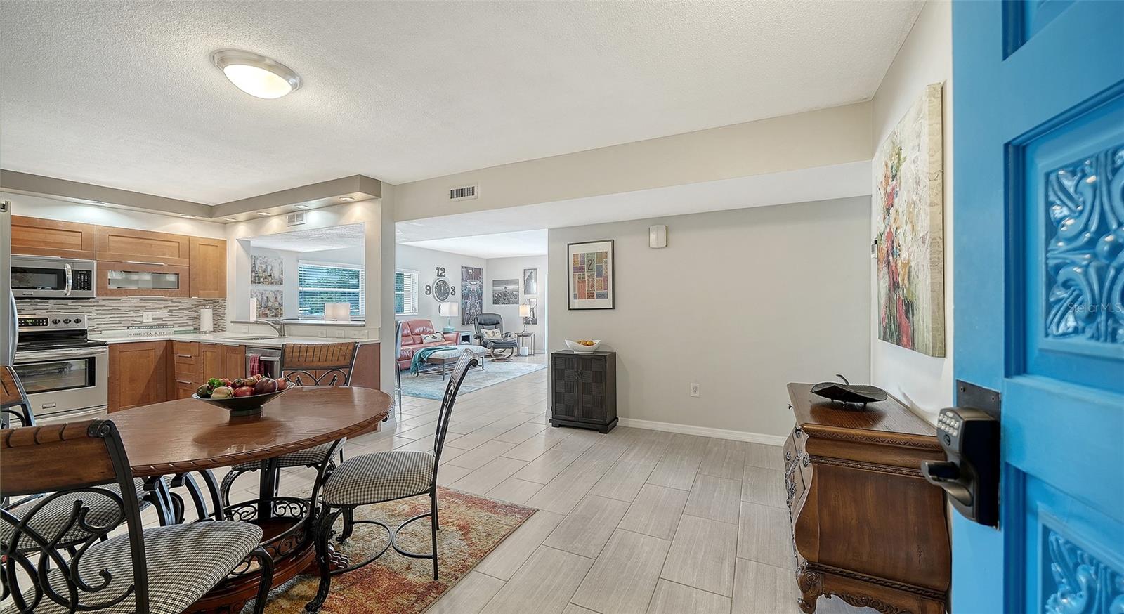 225 Hourglass Unit 202, Sarasota, FL 34242