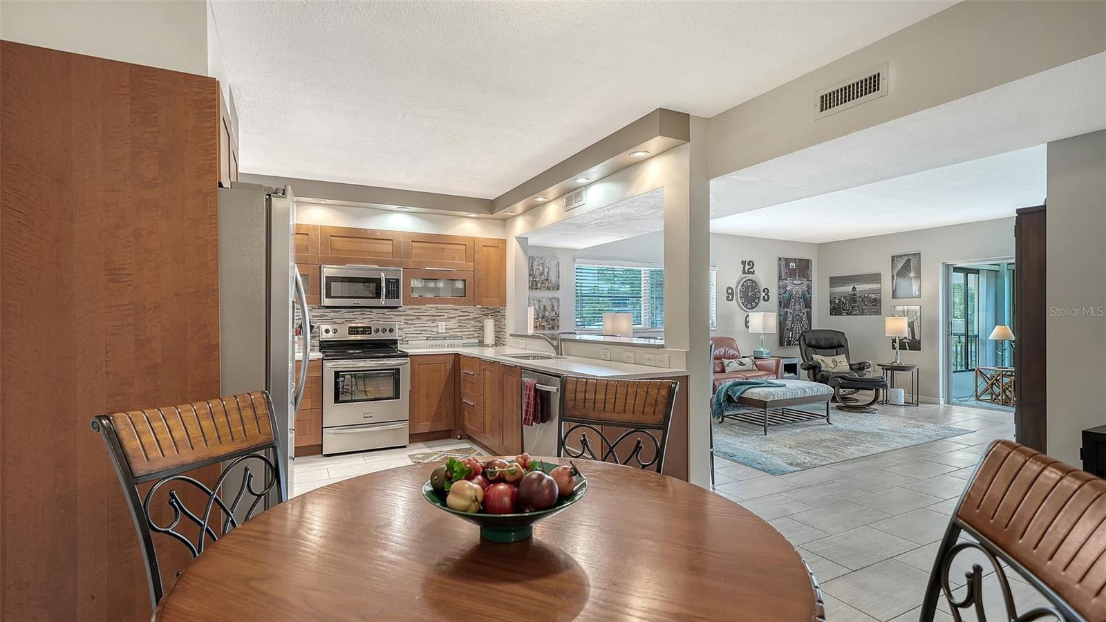 225 Hourglass Unit 202, Sarasota, FL 34242