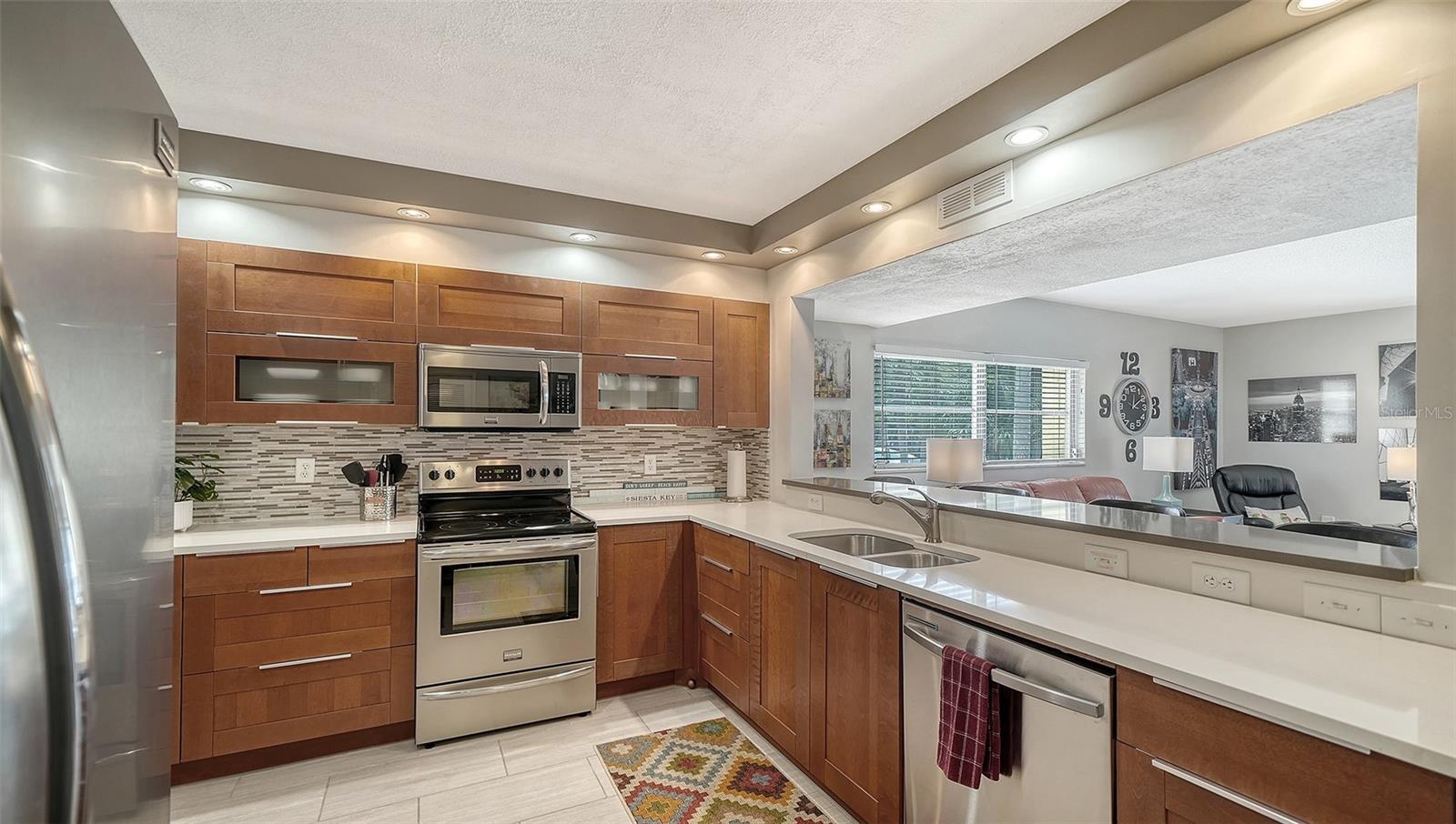 225 Hourglass Unit 202, Sarasota, FL 34242