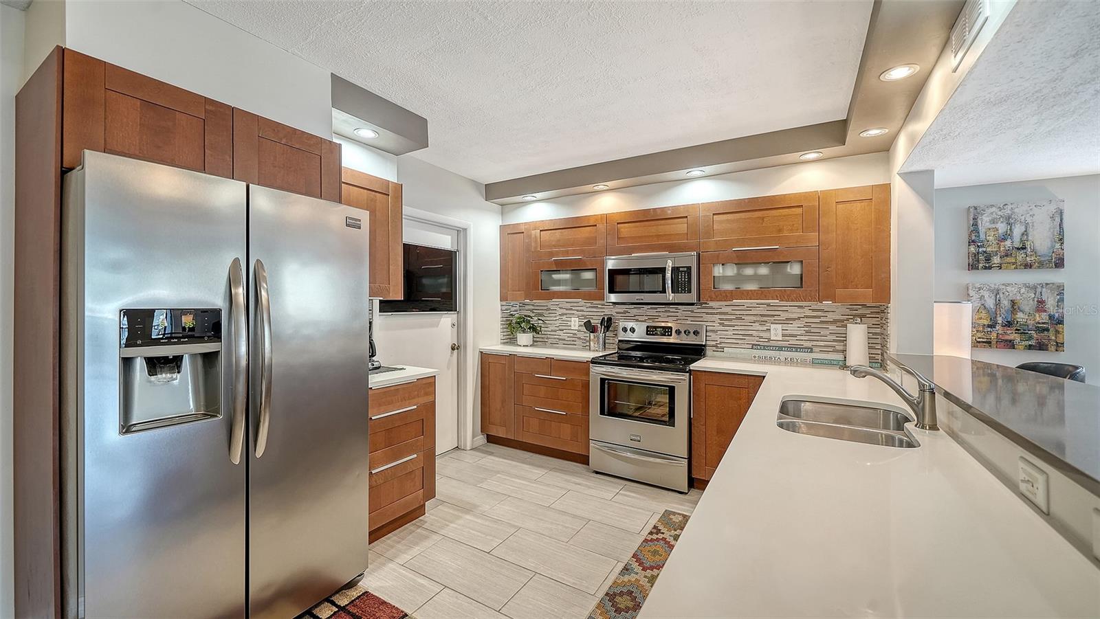 225 Hourglass Unit 202, Sarasota, FL 34242
